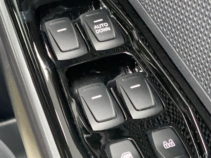 SsangYong Tivoli Hatchback Black #26
