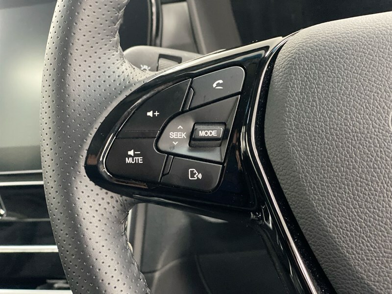 SsangYong Tivoli Hatchback Black #30