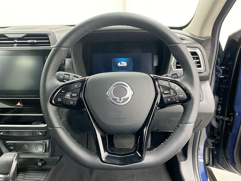 SsangYong Tivoli Hatchback Black #35