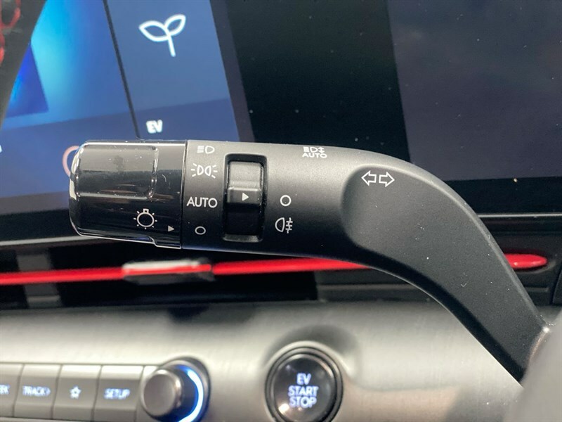 Hyundai Kona Advance White #56