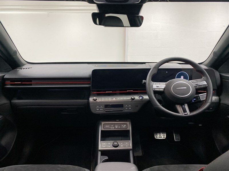 Hyundai Kona Advance White #5