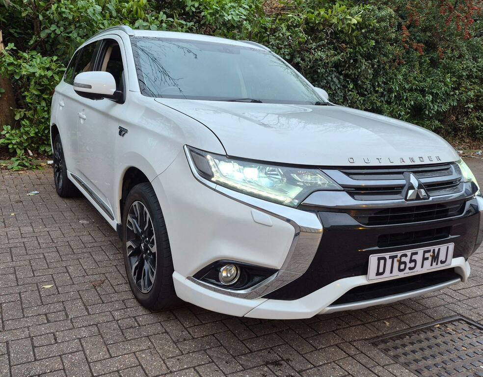 Mitsubishi Outlander 2.0H 12Kwh Gx4h Cvt 4Wd Euro 6 Ss DT65FMJ White #2