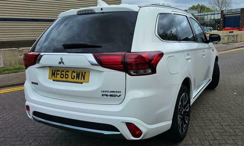 Mitsubishi Outlander 2.0H 12Kwh Gx3h Cvt MF66GWN White #6