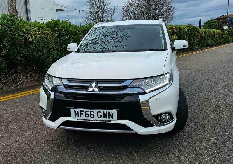 Mitsubishi Outlander 2.0H 12Kwh Gx3h Cvt MF66GWN White #4