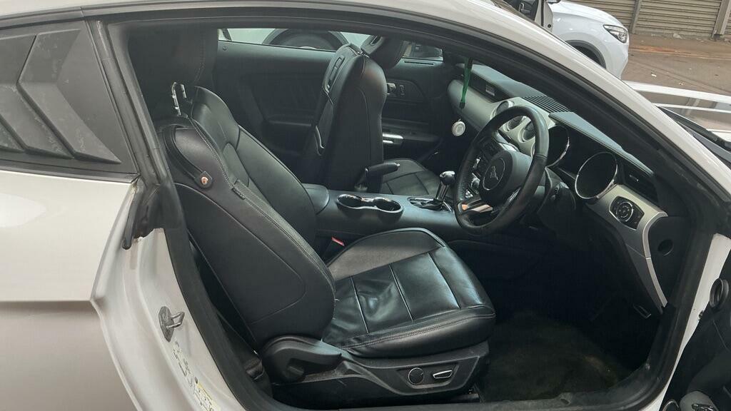 Ford Mustang 2.3 Turbo Ecoboost 317Ps 6 Spd Fastback. White #10