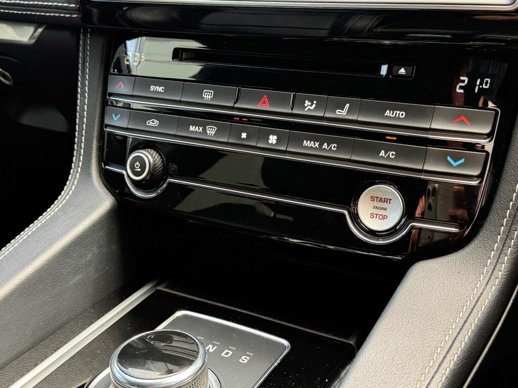 Jaguar F-Pace 2L Chequered Flag Black #11