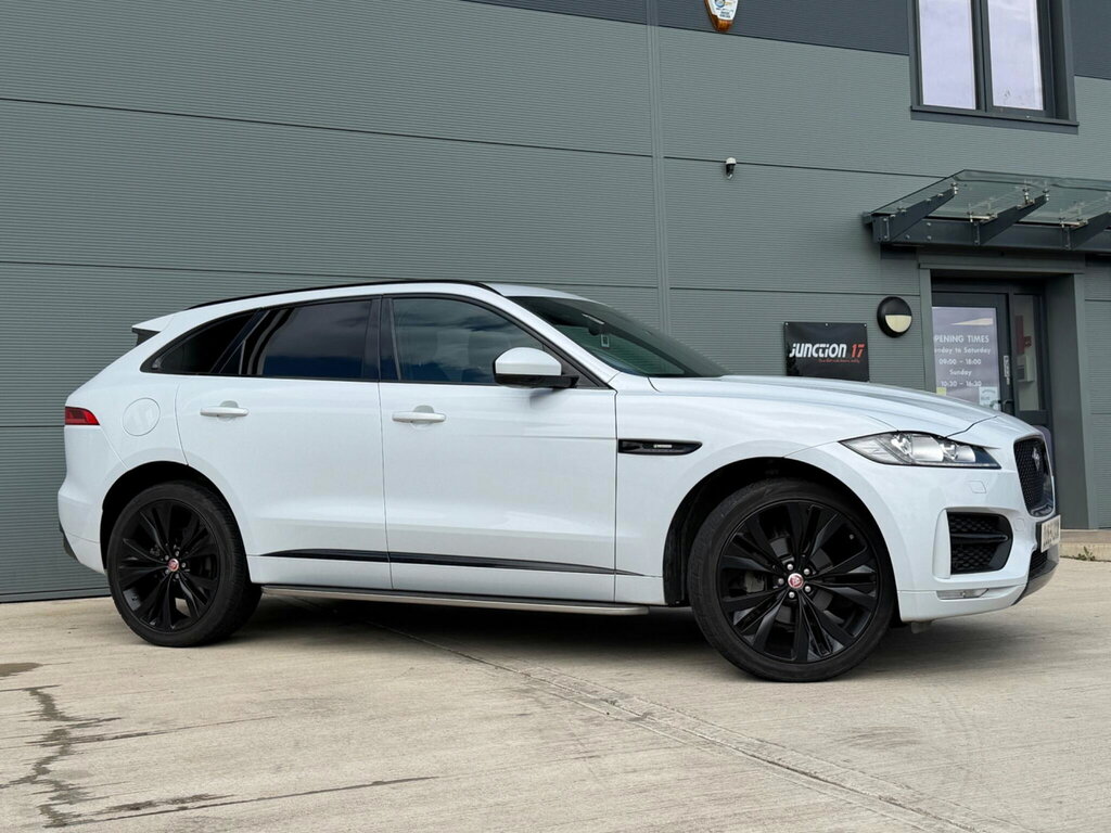 Jaguar F-Pace 2L Chequered Flag Black #16