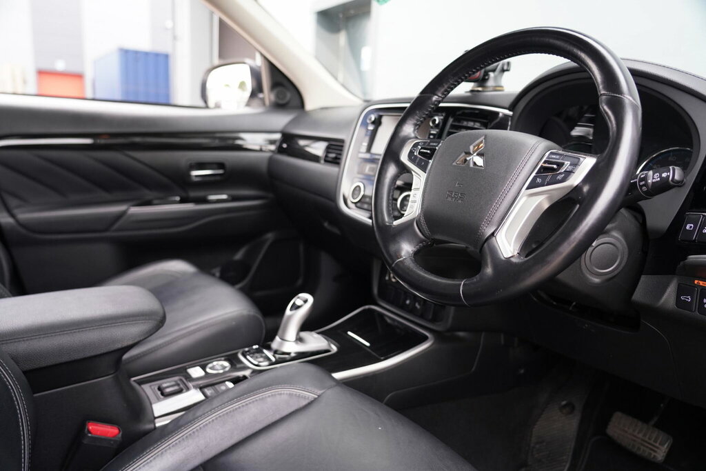 Mitsubishi Outlander 2.0H 12Kwh 4H Suv Plug-in Hybrid Cvt 4W #2