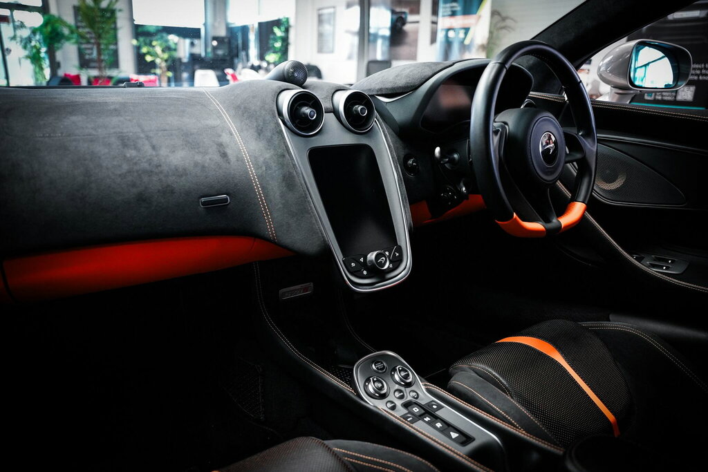 McLaren 570S V8 Ssg 2-Door Black #21