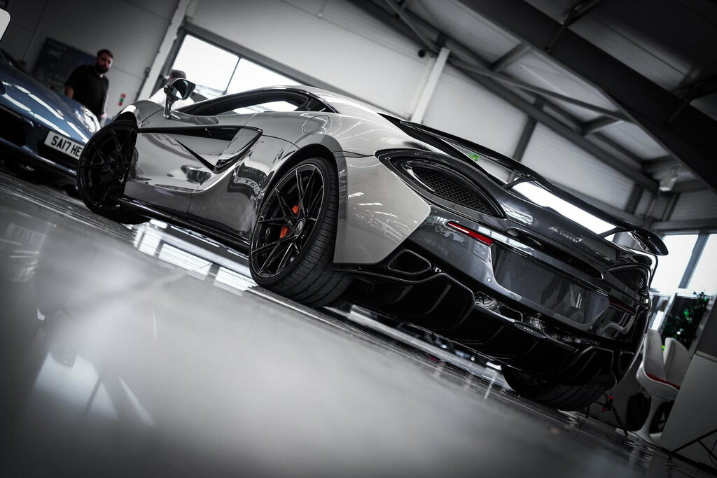 McLaren 570S V8 Ssg 2-Door Black #8