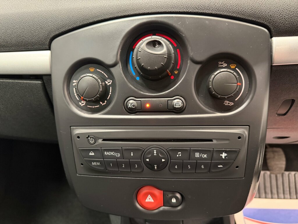 Renault Clio 1.2 I-music Red #9