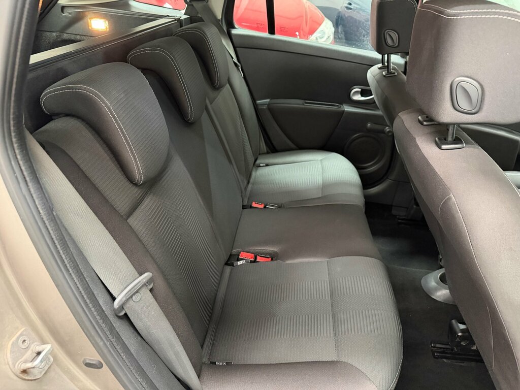 Renault Clio 1.2 I-music Red #12