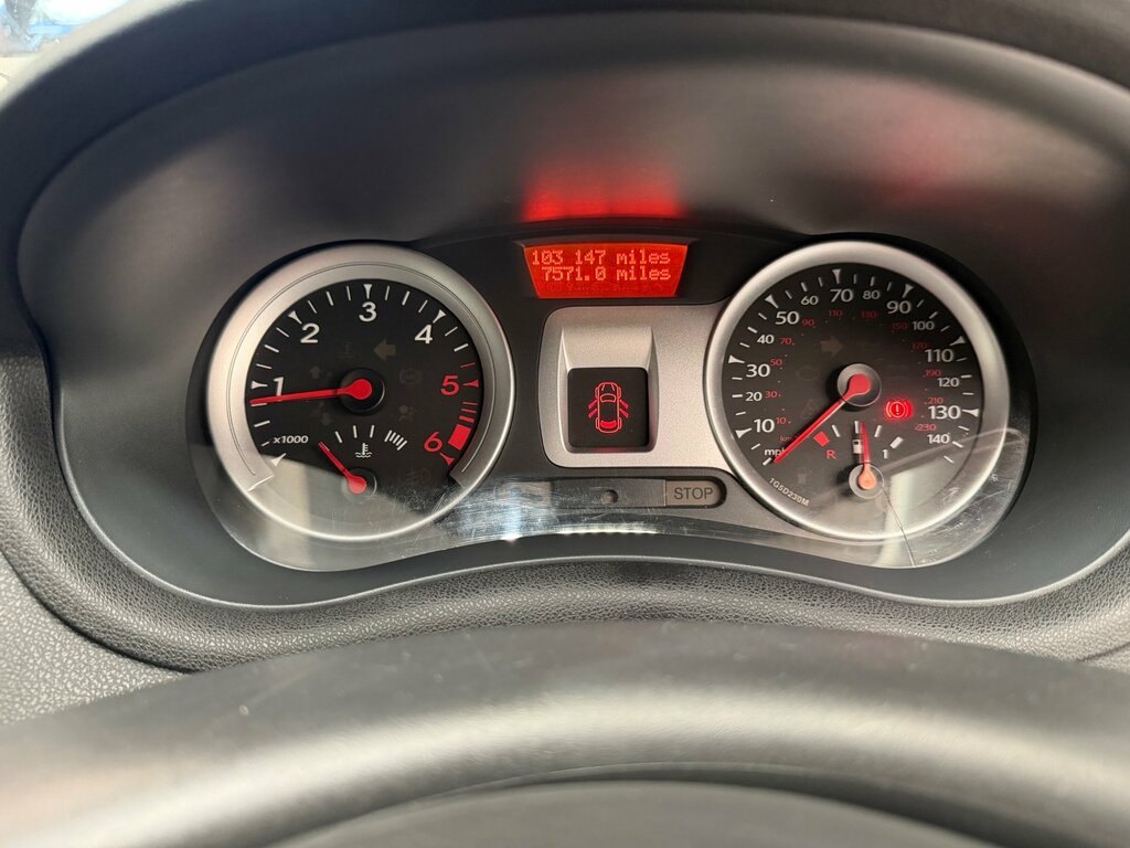 Renault Clio 1.2 I-music Red #8