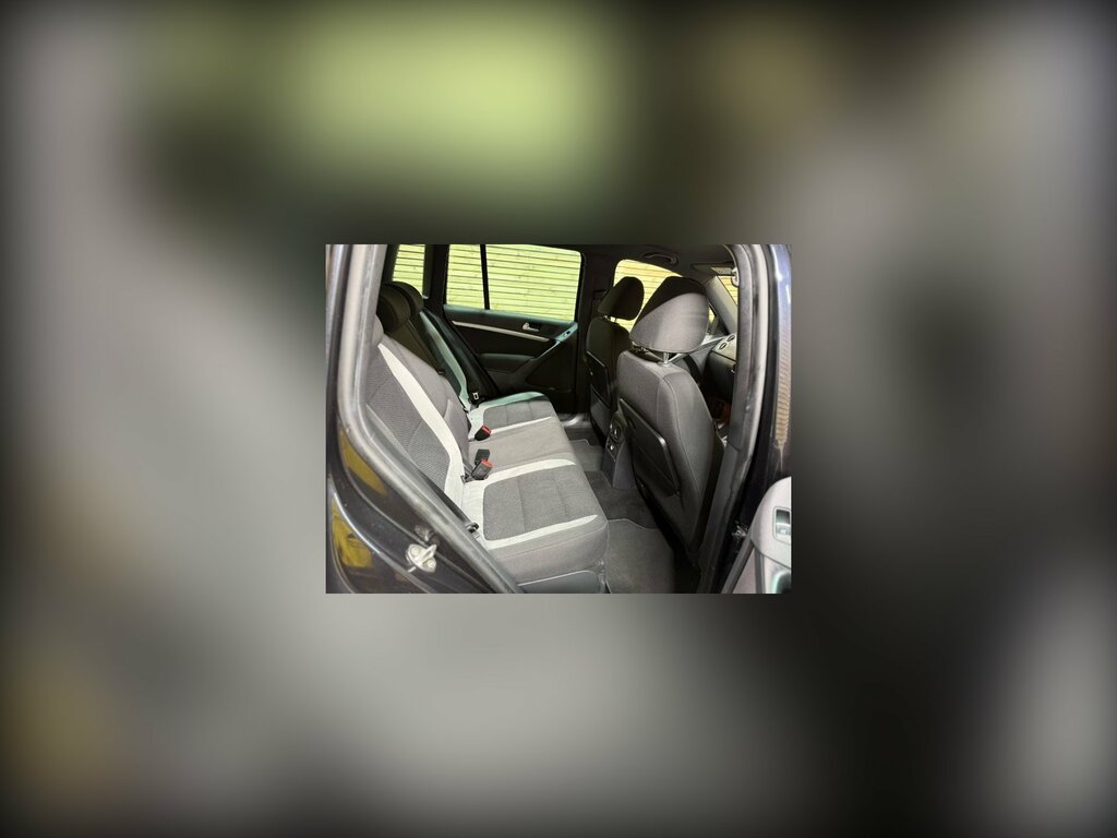 Volkswagen Tiguan 2.0 Tdi Bluemotion Tech R-line Suv Dsg Black #2