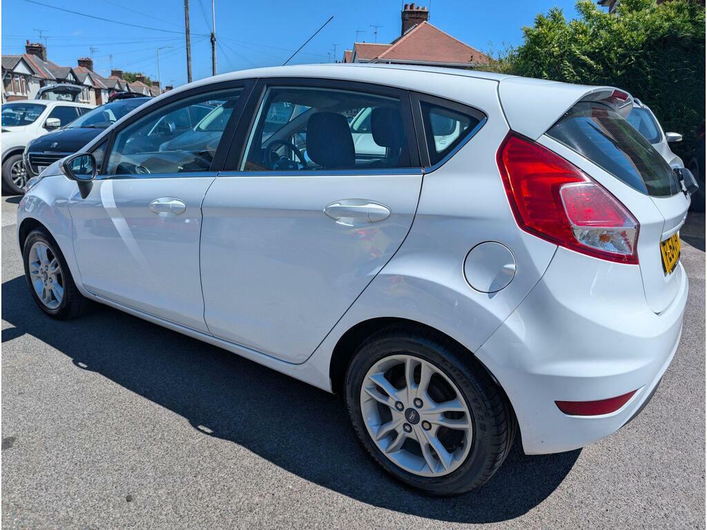 Ford Fiesta 1.5 Tdci Zetec Euro 5 White #4