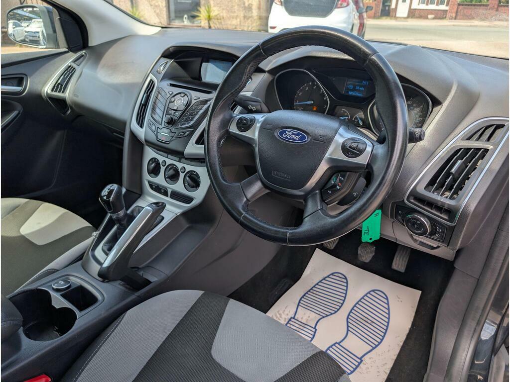 Ford Focus 1.6 Zetec Euro 5 Red #17