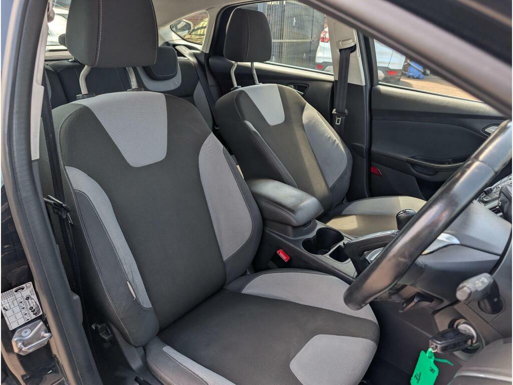 Ford Focus 1.6 Zetec Euro 5 Red #19