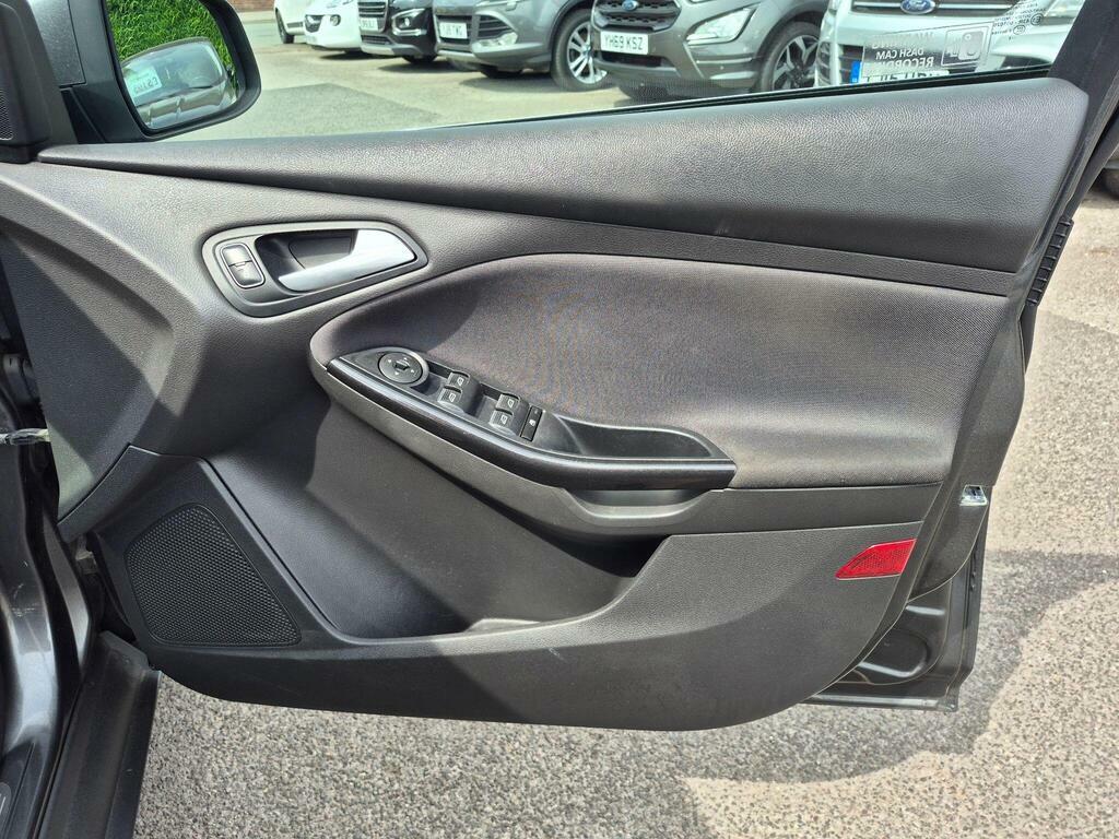 Ford Focus 1.5 Tdci Zetec Hatchback Euro 6 Black #25