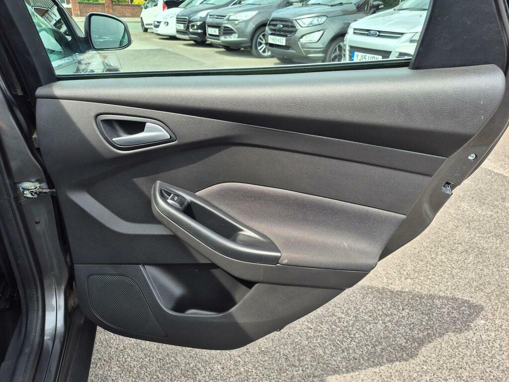 Ford Focus 1.5 Tdci Zetec Hatchback Euro 6 Black #27