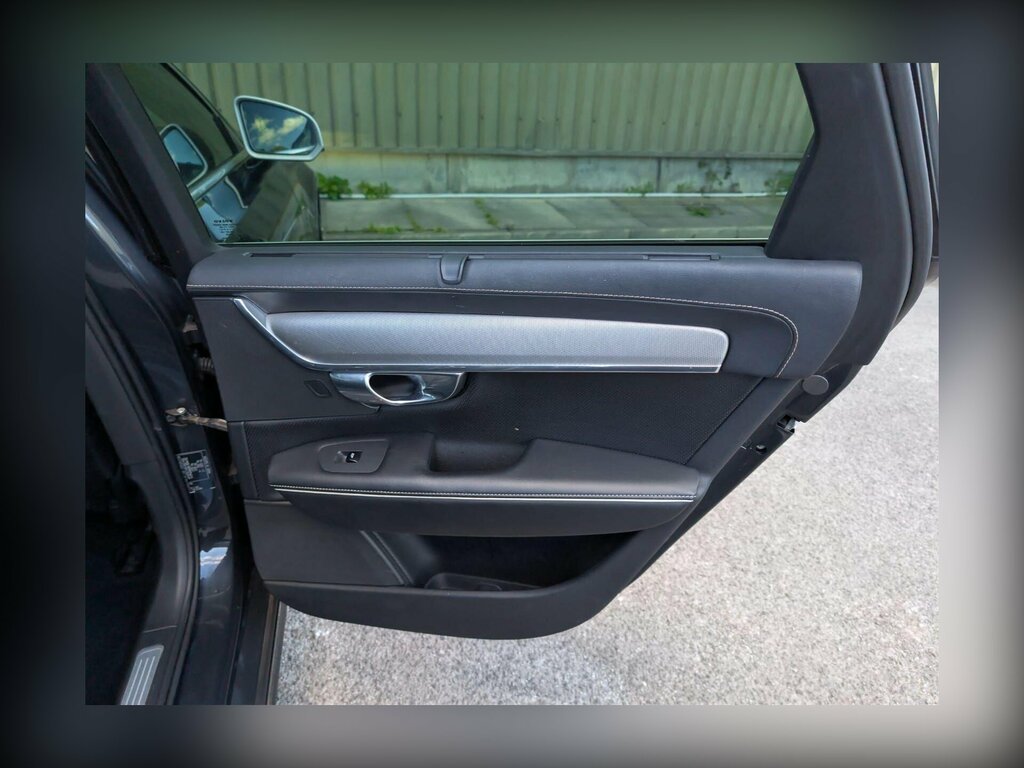 Volvo V90 T4 Momentum Plus Winter Pack Black #13