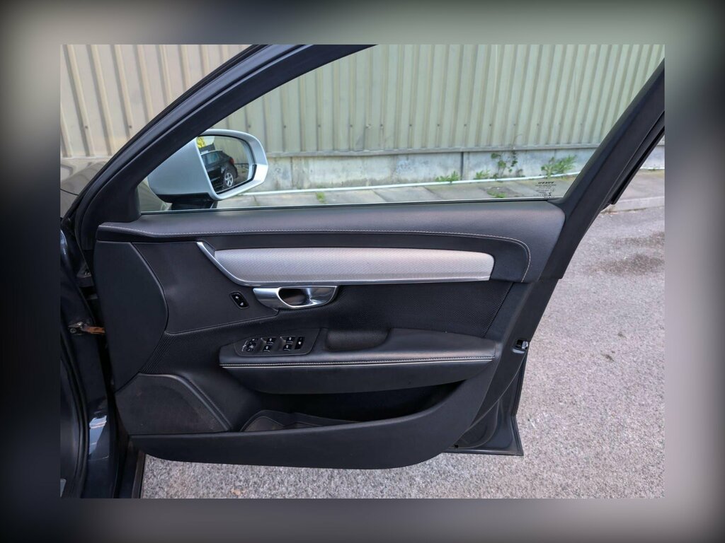 Volvo V90 T4 Momentum Plus Winter Pack Black #22