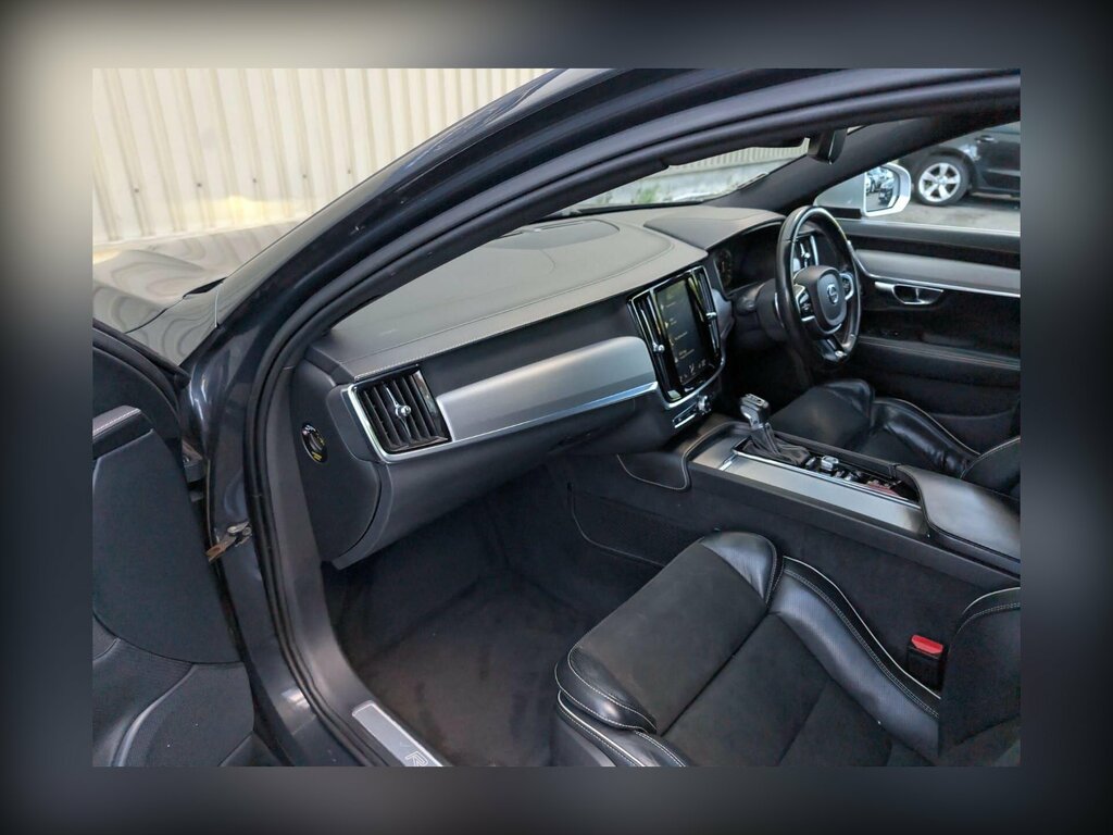 Volvo V90 T4 Momentum Plus Winter Pack Black #20