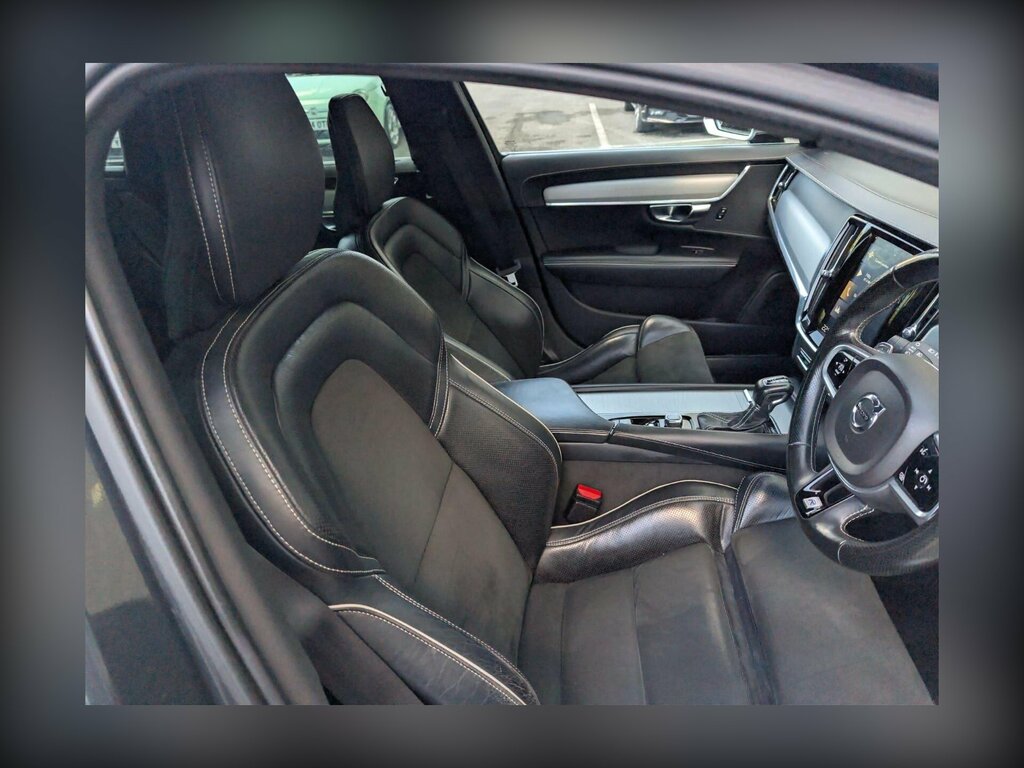 Volvo V90 T4 Momentum Plus Winter Pack Black #24