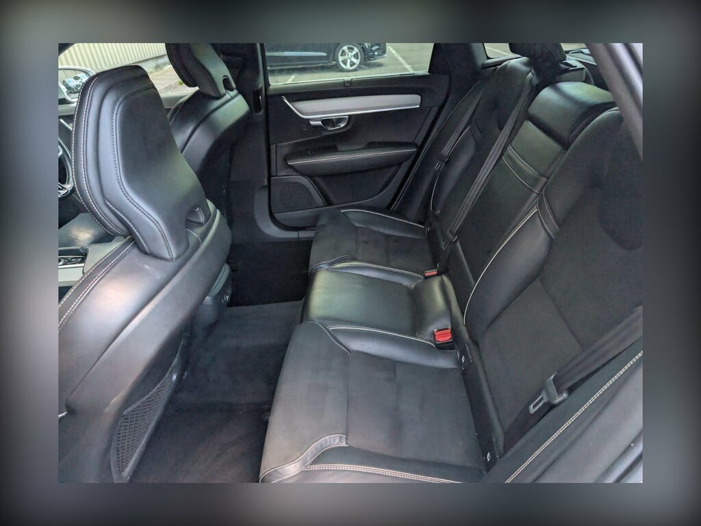 Volvo V90 T4 Momentum Plus Winter Pack Black #18