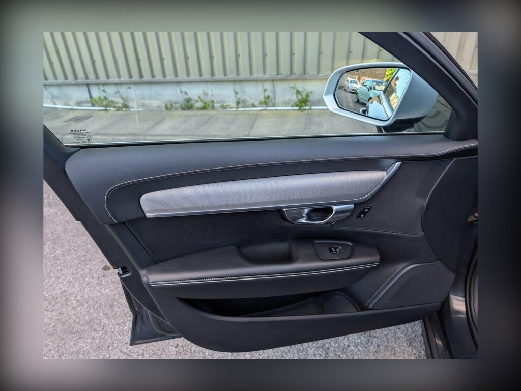 Volvo V90 T4 Momentum Plus Winter Pack Black #19