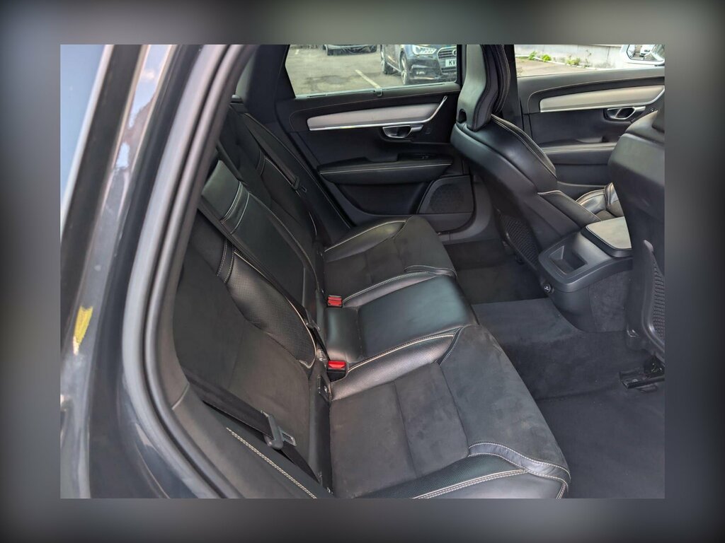 Volvo V90 T4 Momentum Plus Winter Pack Black #14