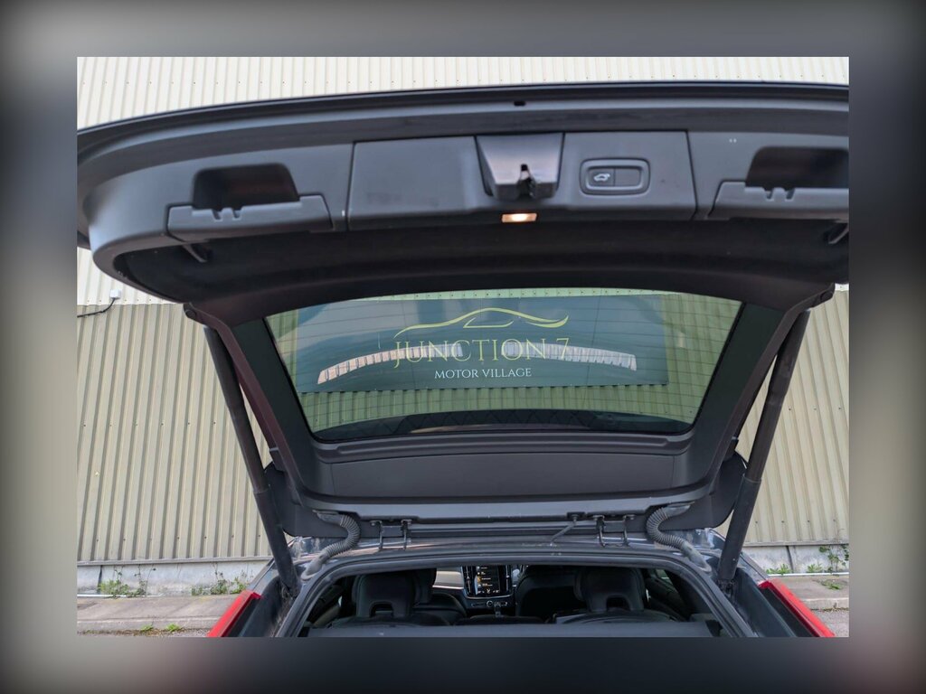 Volvo V90 T4 Momentum Plus Winter Pack Black #12