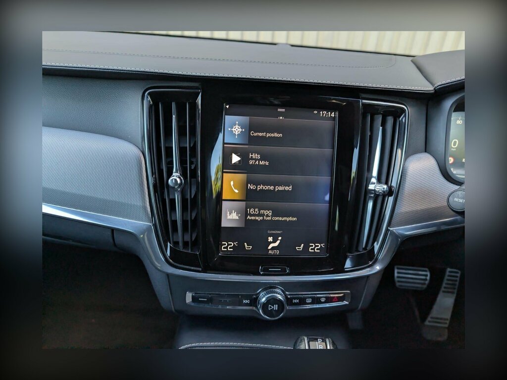 Volvo V90 T4 Momentum Plus Winter Pack Black #31