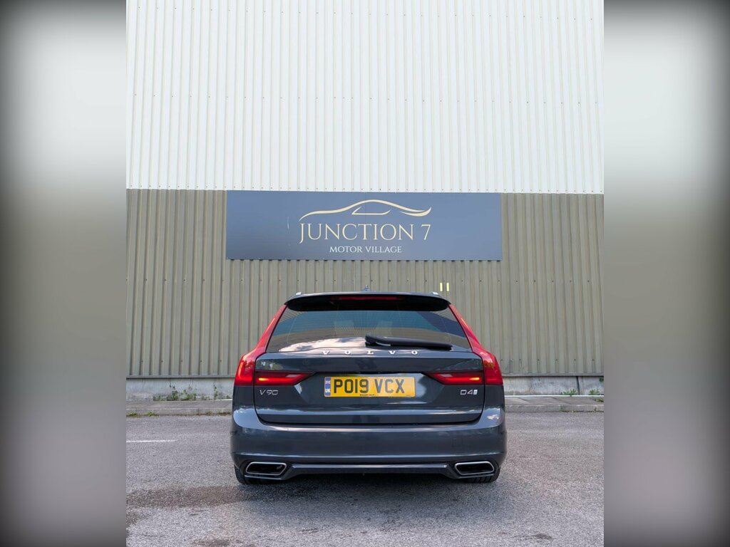 Volvo V90 T4 Momentum Plus Winter Pack Black #9
