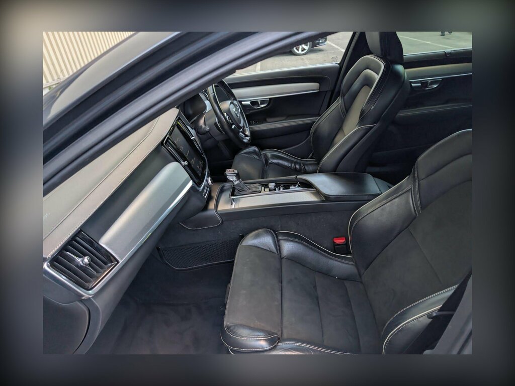 Volvo V90 T4 Momentum Plus Winter Pack Black #21