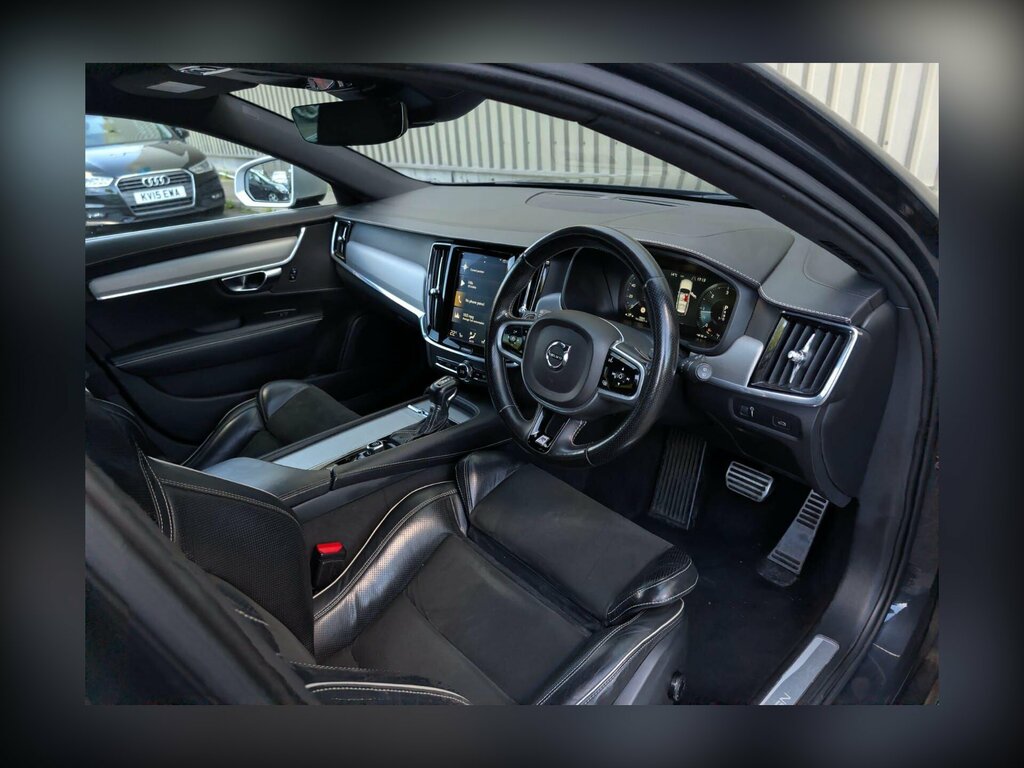 Volvo V90 T4 Momentum Plus Winter Pack Black #25