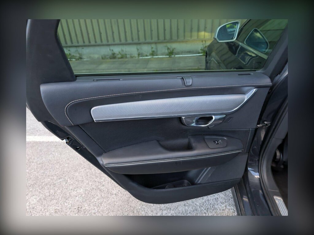 Volvo V90 T4 Momentum Plus Winter Pack Black #16