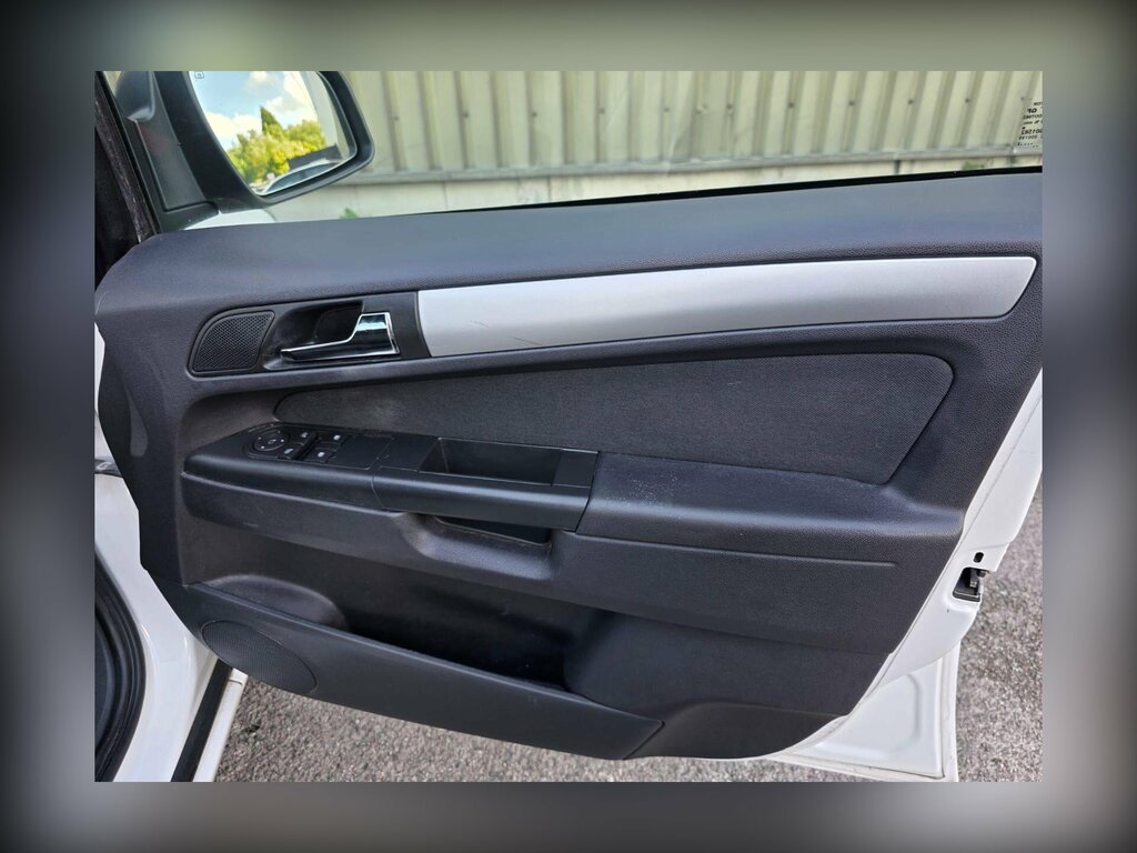 Vauxhall Zafira Elite Red #15