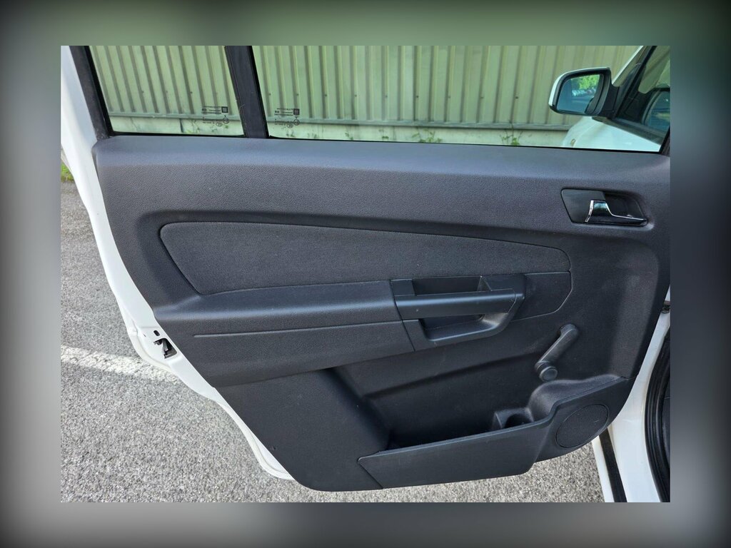 Vauxhall Zafira Elite Red #8
