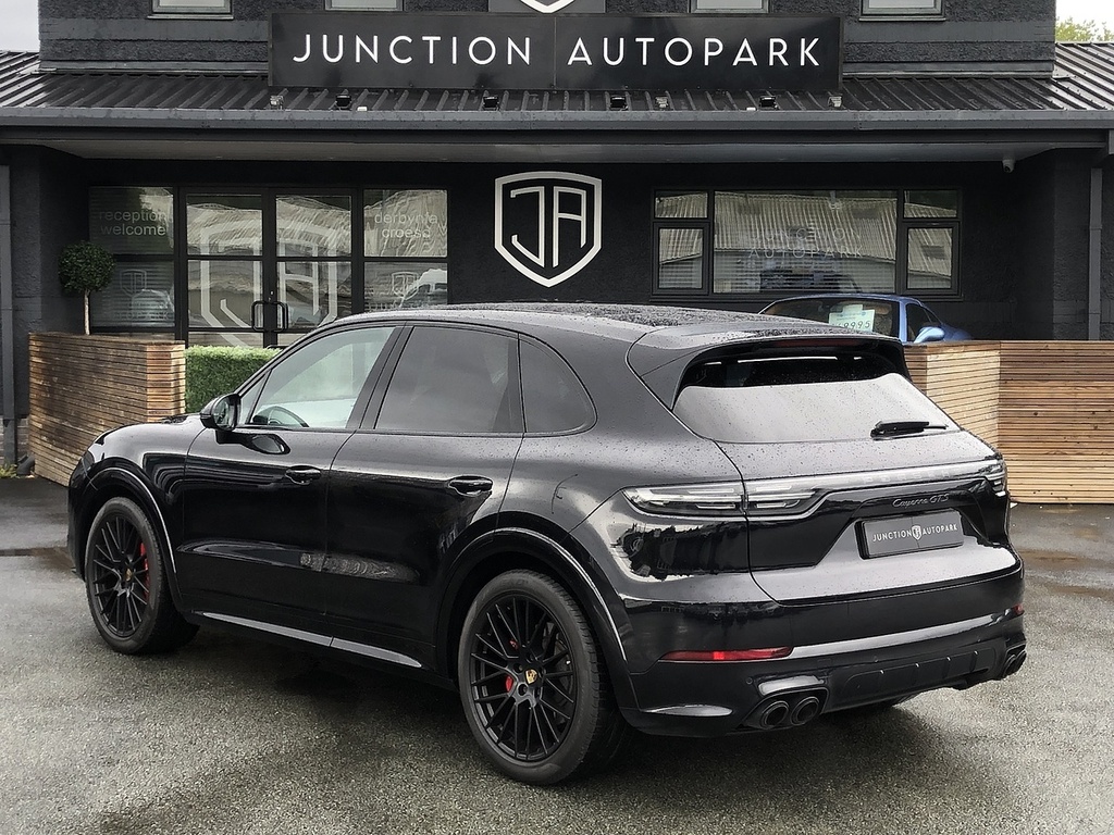 Porsche Cayenne T V8 Gts Black #3