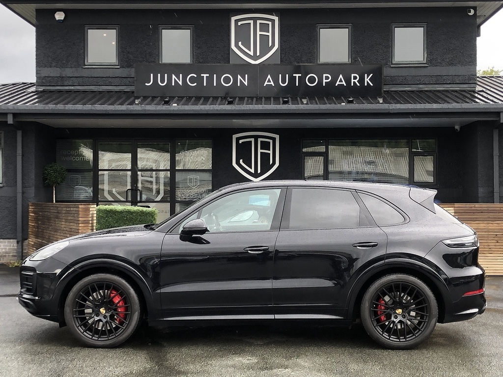 Porsche Cayenne T V8 Gts Black #4