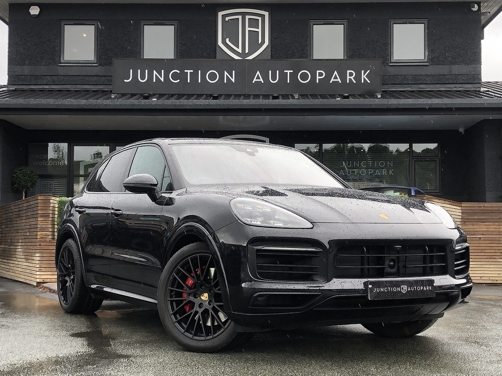 Porsche Cayenne T V8 Gts Black