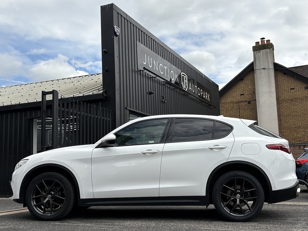 Alfa Romeo Stelvio T Milano Edizione White #4
