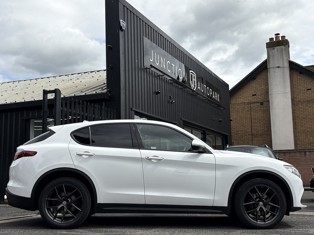 Alfa Romeo Stelvio T Milano Edizione White #5