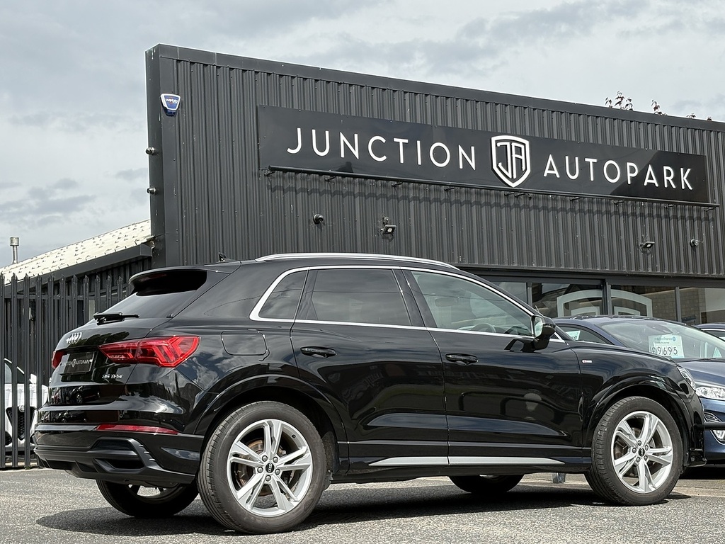 Audi Q3 Tfsi Cod S Line Black #4