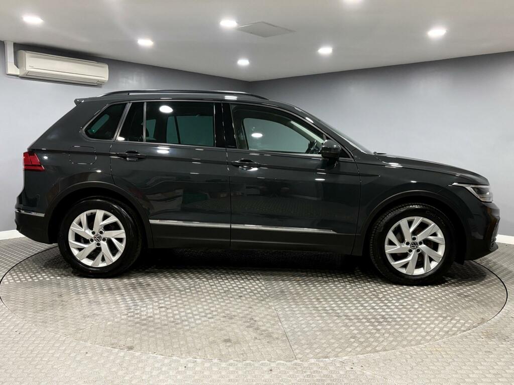 Volkswagen Tiguan 1.5 Tsi Life Euro 6 Ss HJ70XZX Grey #2