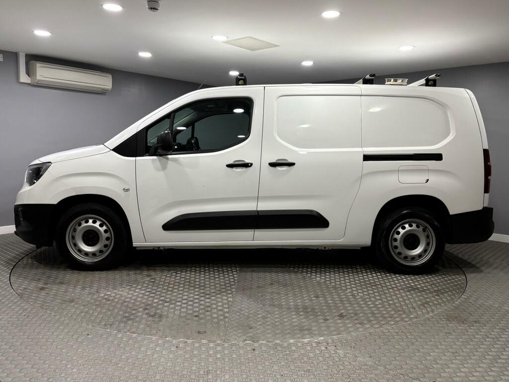 Vauxhall Combo 1.5 Turbo D 2300 Dynamic Crew Van L2 Euro 6 FE22OLC White #6