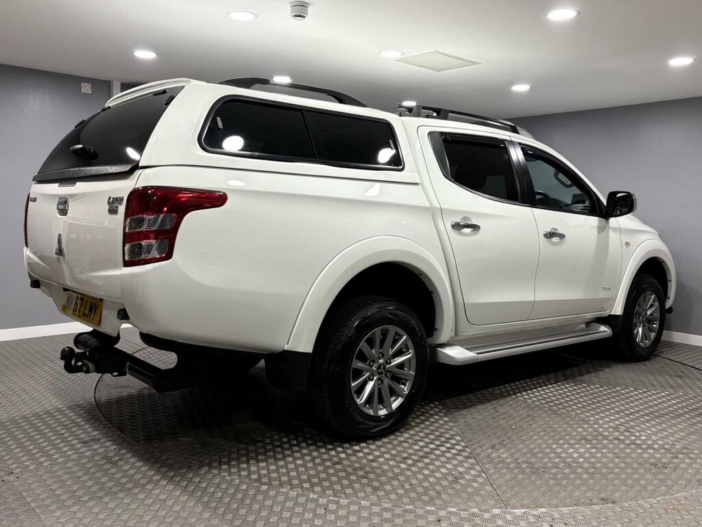Mitsubishi L200 2.4 Di-d Dc Titan Pickup Double Cab Man MK67LMY White #3