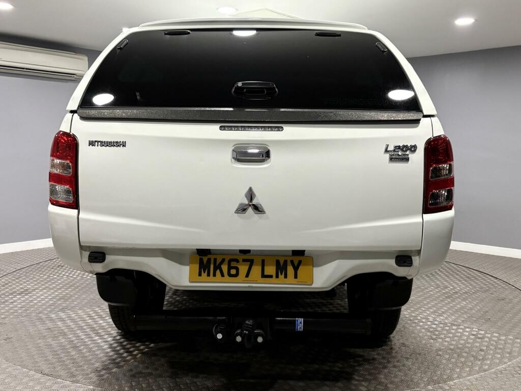 Mitsubishi L200 2.4 Di-d Dc Titan Pickup Double Cab Man MK67LMY White #4
