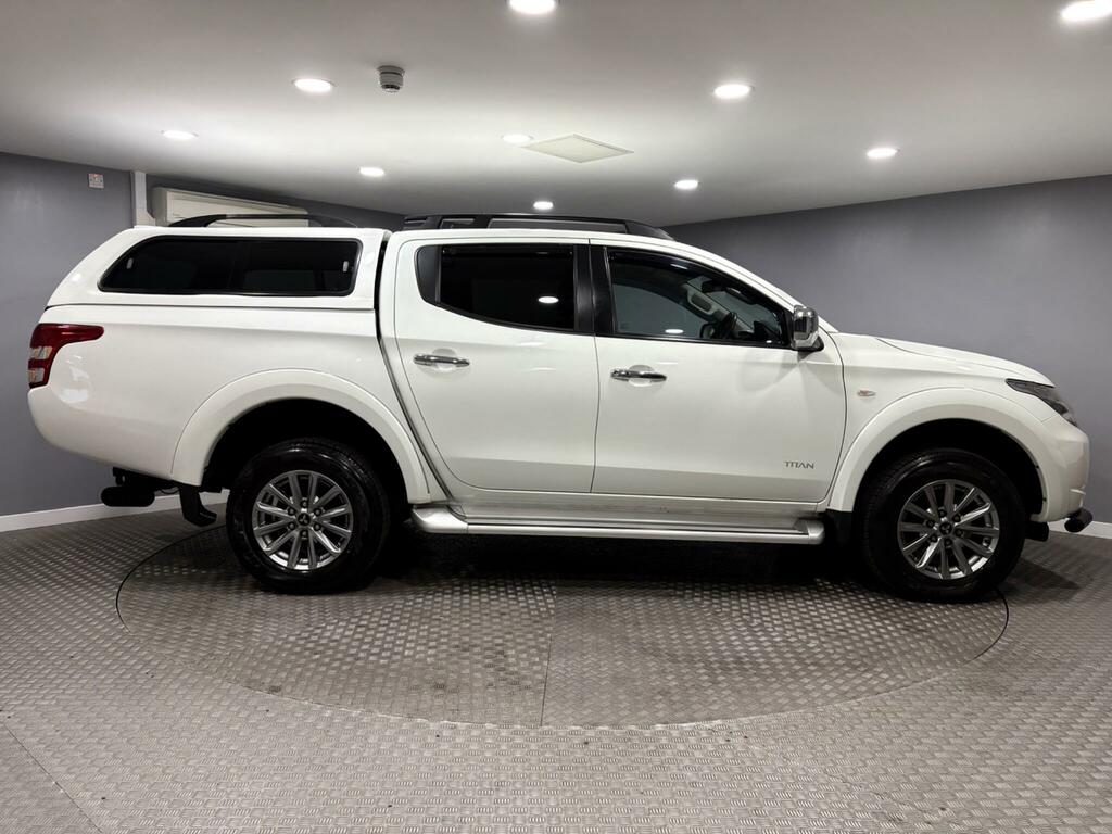 Mitsubishi L200 2.4 Di-d Dc Titan Pickup Double Cab Man MK67LMY White #2