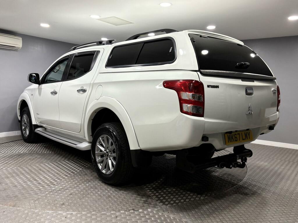 Mitsubishi L200 2.4 Di-d Dc Titan Pickup Double Cab Man MK67LMY White #5